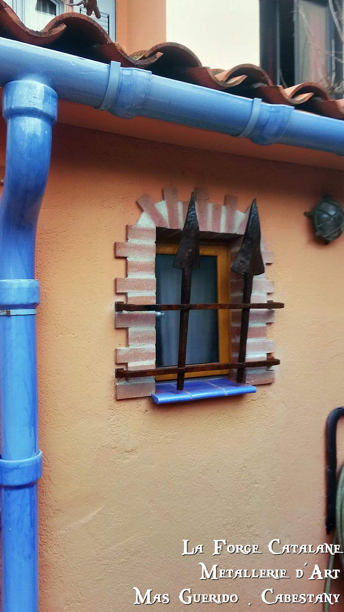 grille trous renfles avec 2 socs charrue forge catalane.jpg